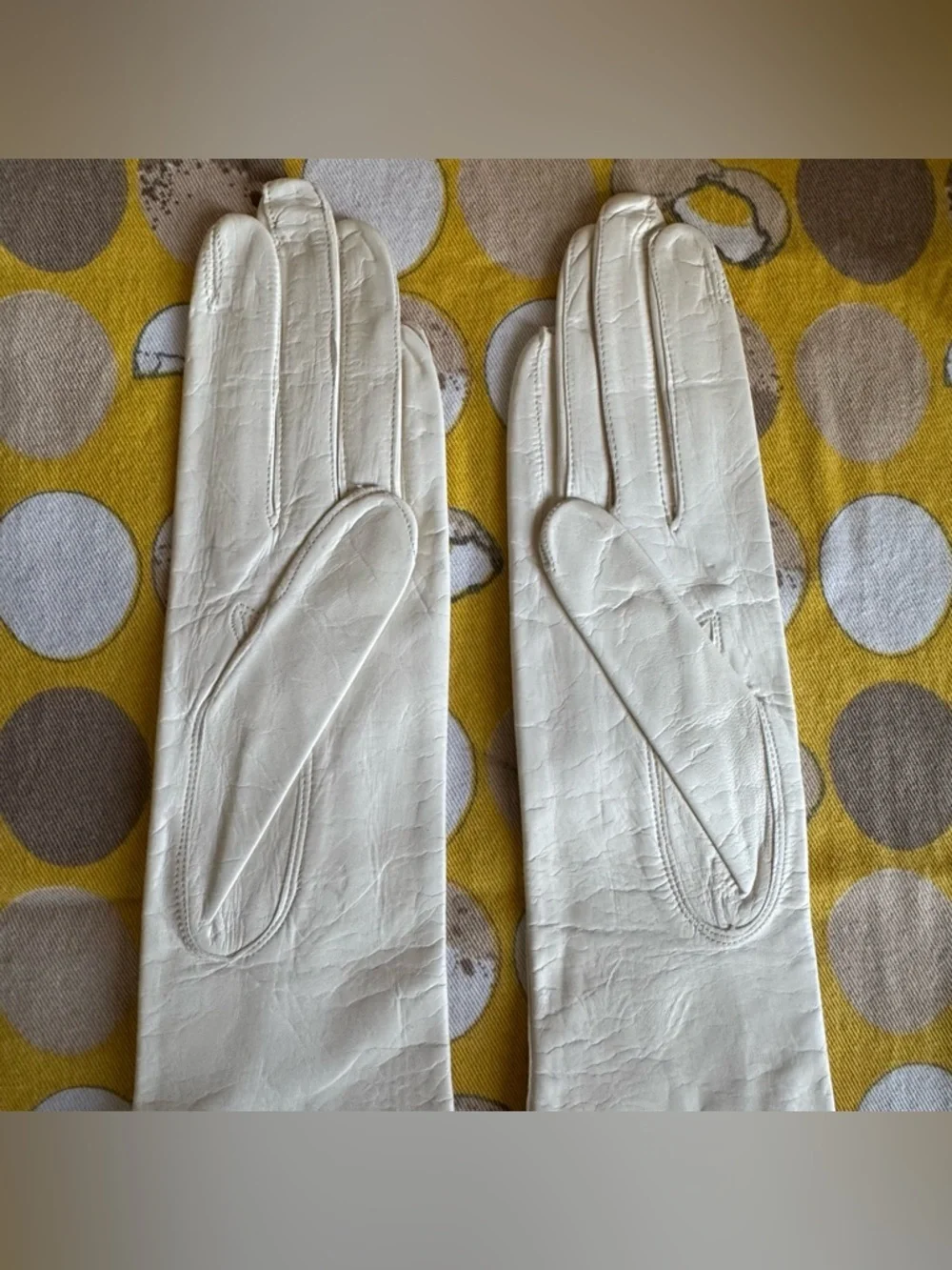 Vintage NWT Grandoe silk lined Leathers cream gloves size 6